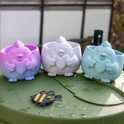 Happy Chicken with Heart Planter – 3D Printed Flower Pot for Garden & Home Decor