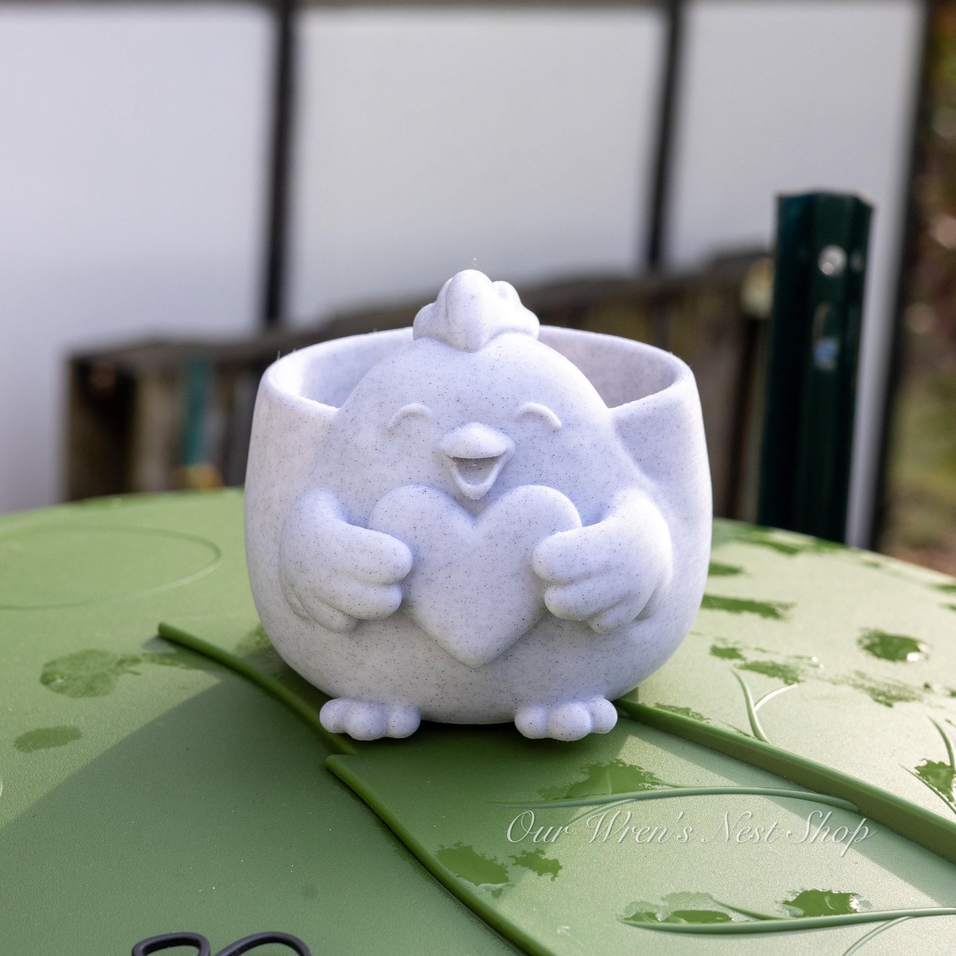 Happy Chicken with Heart Planter – 3D Printed Flower Pot for Garden & Home Decor