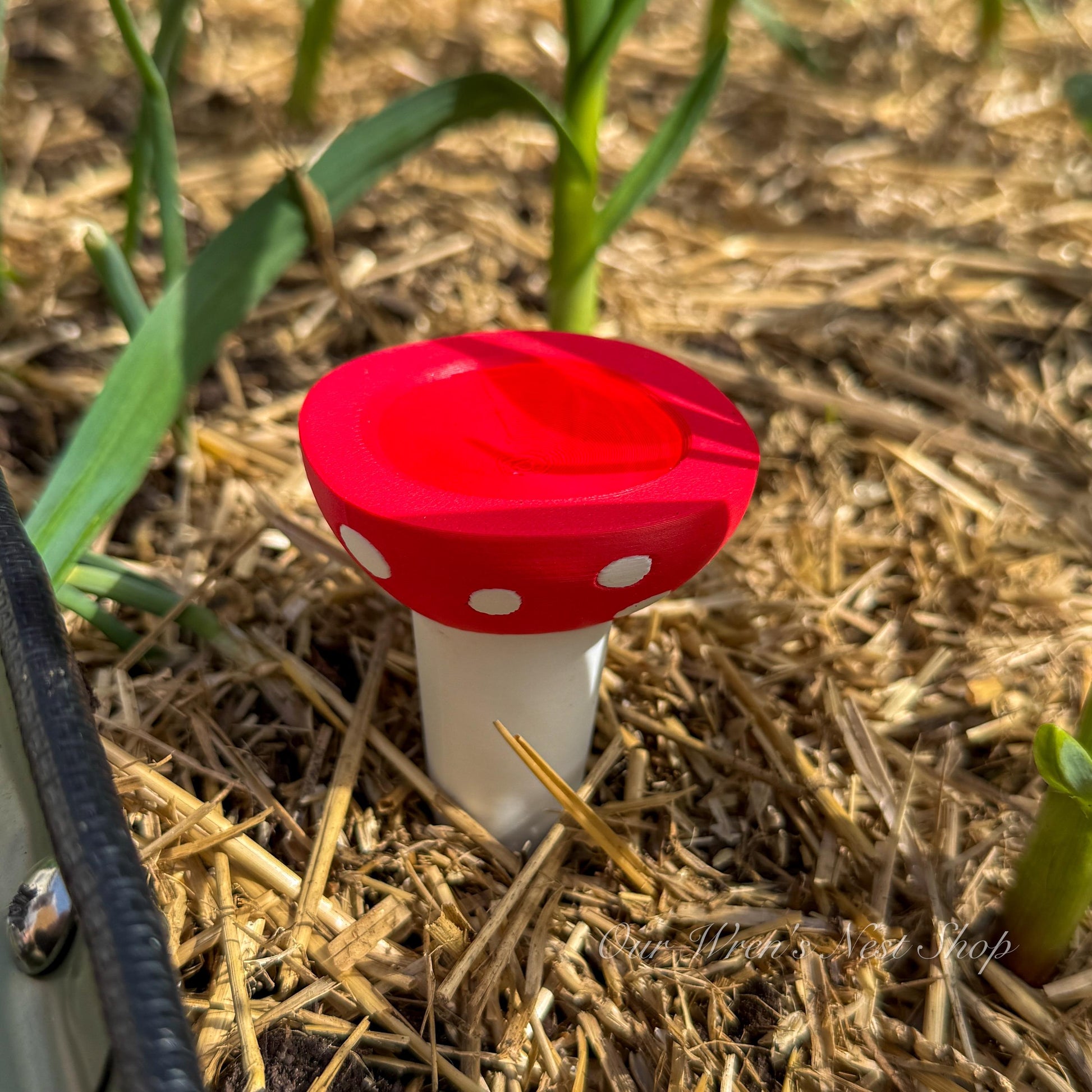 Mushroom Bee Waterer – 3D Printed Garden Pollinator Cup (Red and White)